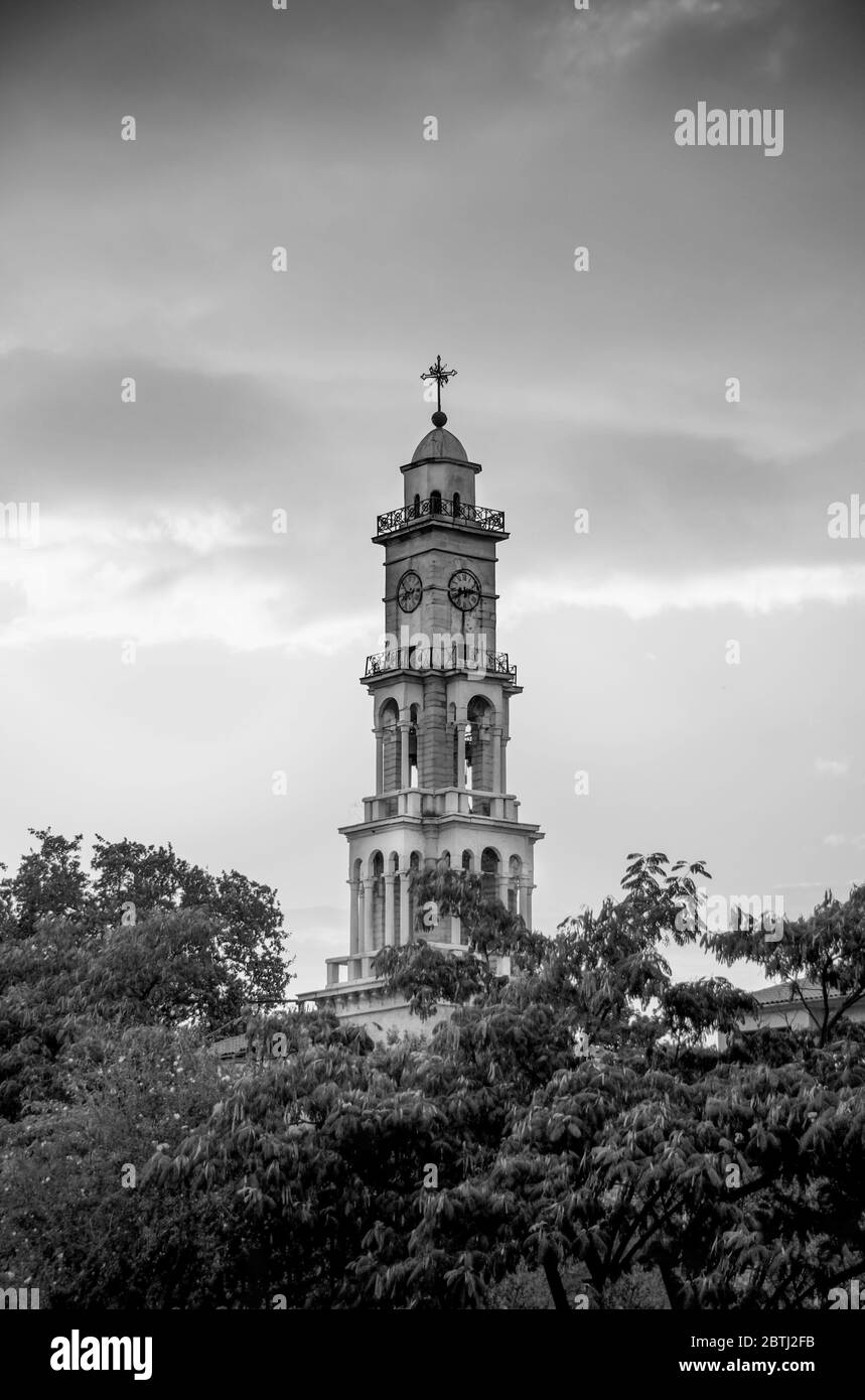 Schöne Architektur auf dieser Glockenturm am Goldenen Stunde. Argalasti Dorf im Süden Berg Pelion, Griechenland Stockfoto