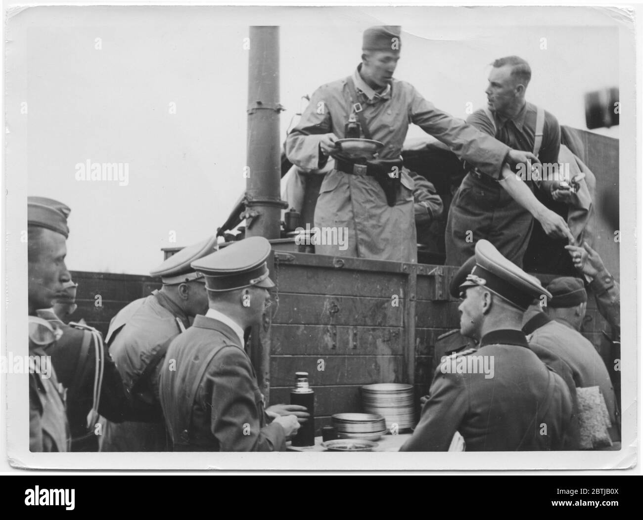 Fotografien, die militärische Aktivitäten in Frankreich, Mai - Juni 1940. Inklusive Fotografien von Rommel, Guderian, Dreiz, Bottcher, General Garaboldi, Lucie Rommel, Aufnahmen von Rommel mit Hitler. Fotos von ankommenden und in Aktion kommenden Geräten und Truppen aus der persönlichen Sammlung von Rommel. Stockfoto