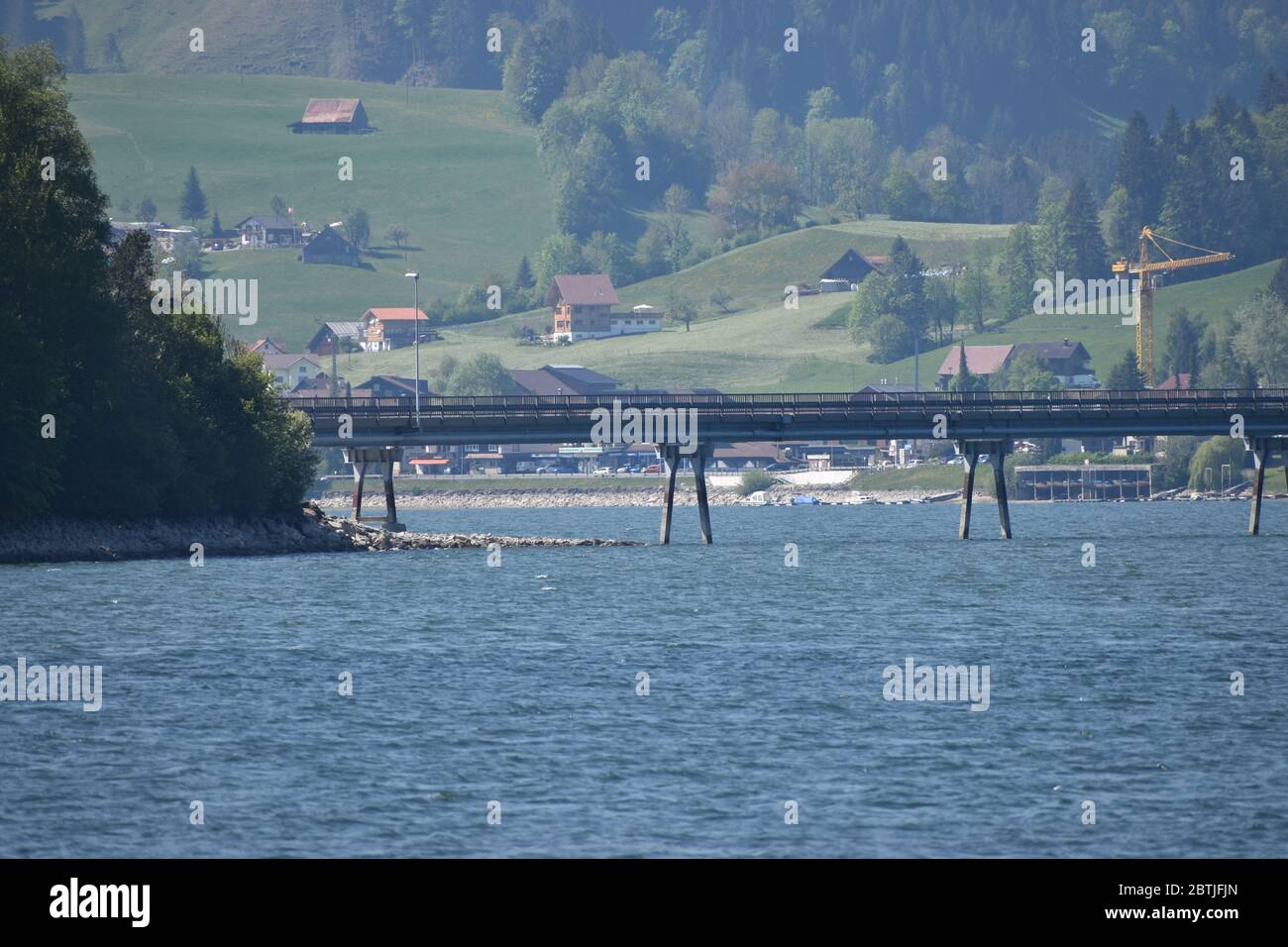 Lange Brücke über den Sihlsee in der Schweiz Stockfoto