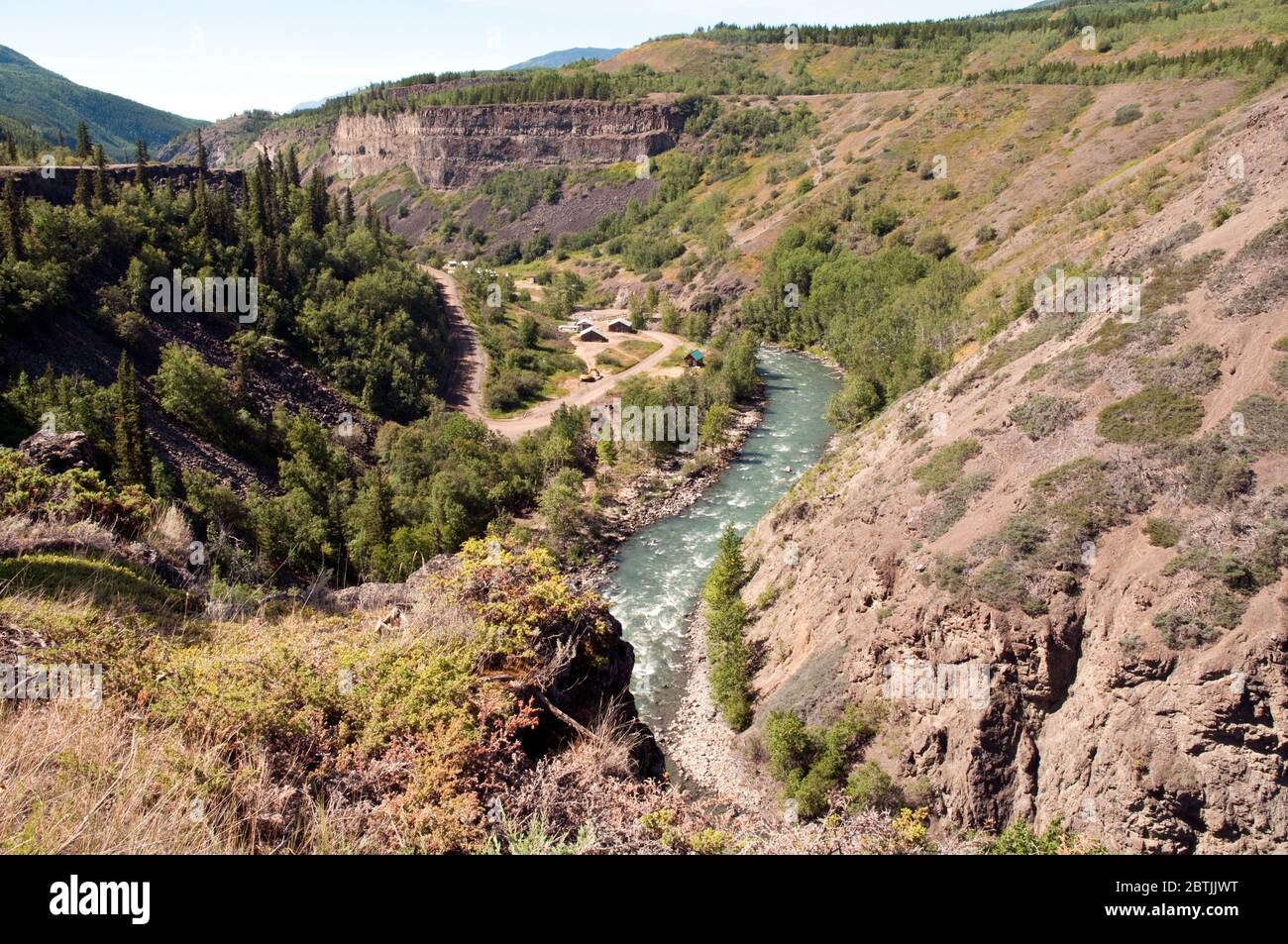 Die steilen Hänge des Grand Canyon des Stikine River in den Spectrum Mountains, in der Nähe von Telegraph Creek im Norden von British Columbia, Kanada. Stockfoto