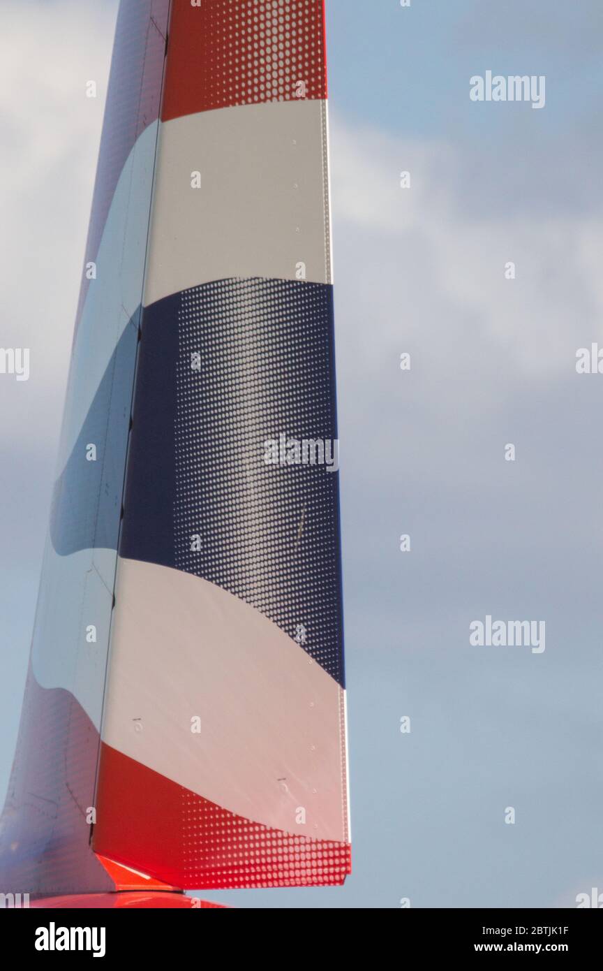 Glasgow, Schottland, Großbritannien. Mai 2020. Im Bild: Auf unbestimmte Zeit durch die Sperrung des Coronavirus (COVID19) begründet, die verheerende Auswirkungen auf die Fluggesellschaft und die globale Luftfahrtindustrie hatte. Gesehen am Flughafen Glasgow eine Sammlung 14 Airbus A319/A320/A321 Flugzeuge auf dem Asphalt versiegelt gesehen. British Airways hat fast ein Viertel ihrer Mitarbeiter entlassen, um ihre rasend steigenden Kosten zu senken, während ein Bruchteil ihrer Flotte in Betrieb ist. Quelle: Colin Fisher/Alamy Live News Stockfoto