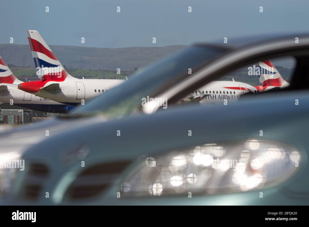 Glasgow, Schottland, Großbritannien. Mai 2020. Im Bild: Auf unbestimmte Zeit durch die Sperrung des Coronavirus (COVID19) begründet, die verheerende Auswirkungen auf die Fluggesellschaft und die globale Luftfahrtindustrie hatte. Gesehen am Flughafen Glasgow eine Sammlung 14 Airbus A319/A320/A321 Flugzeuge auf dem Asphalt versiegelt gesehen. British Airways hat fast ein Viertel ihrer Mitarbeiter entlassen, um ihre rasend steigenden Kosten zu senken, während ein Bruchteil ihrer Flotte in Betrieb ist. Quelle: Colin Fisher/Alamy Live News Stockfoto