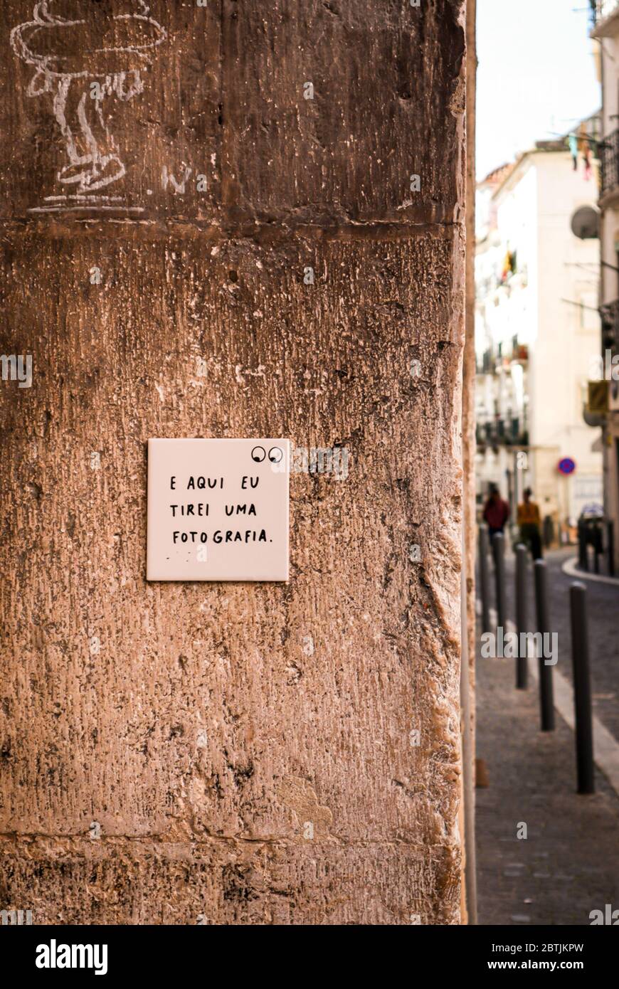 Lissabon ist Geschichte und Zeitgenossenschaft, alt und neu, hell und dunkel, Realität und Magie. Stockfoto