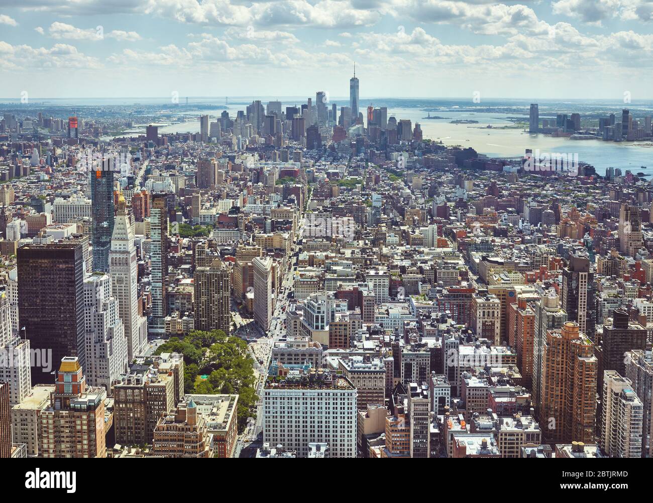 Luftaufnahme der Skyline von New York City, Farbgebung angewendet, USA. Stockfoto