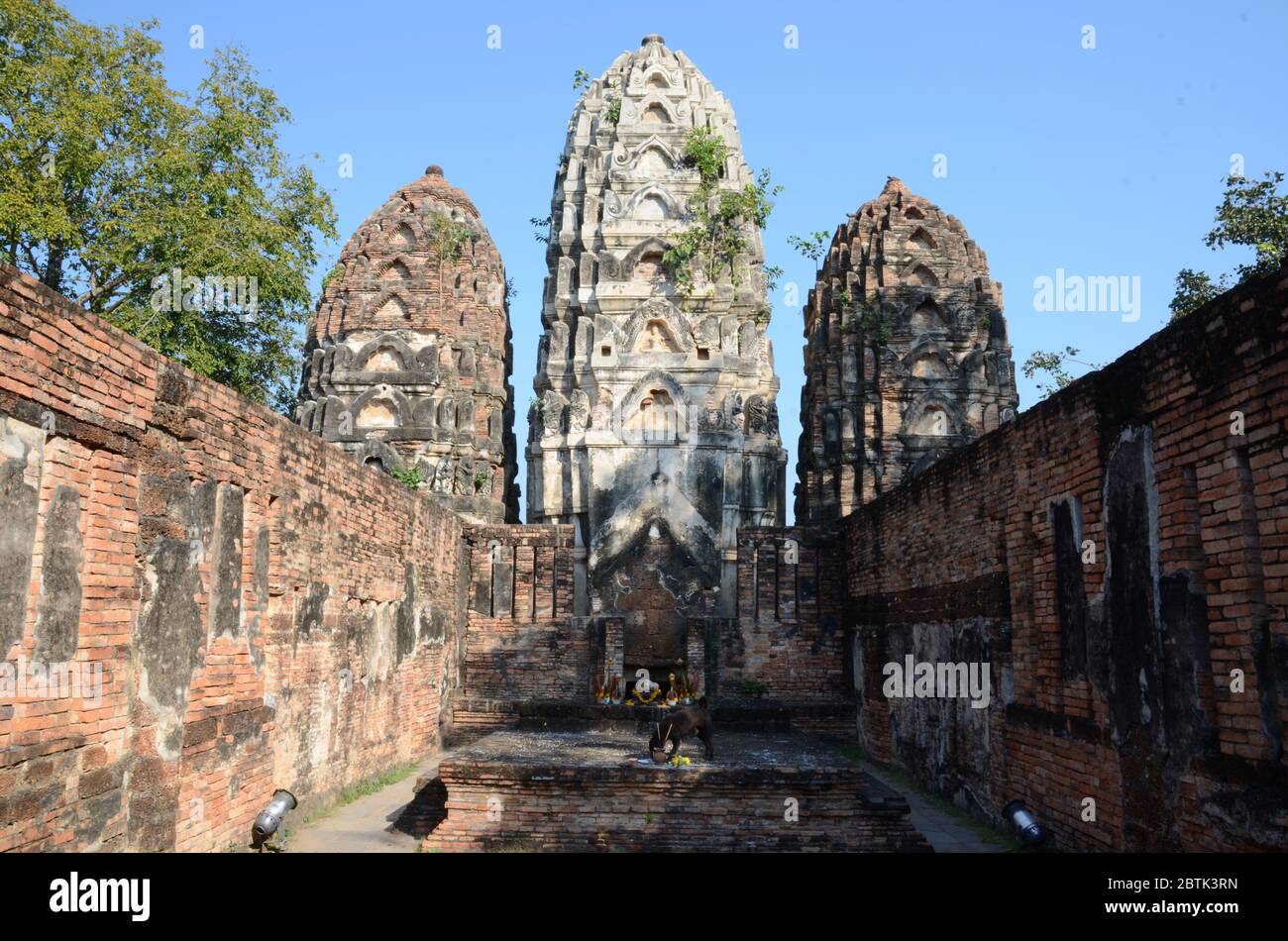 Die drei schönen Prags des Wat Si Sawai, im historischen Park von Sukhothai gelegen Stockfoto