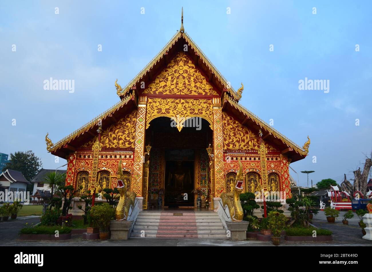 Schöne Fassade des Wat Jed Jot in Chiang Rai Stockfoto