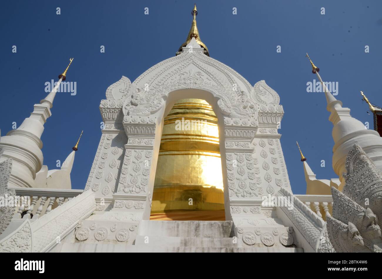 Goldener Chedi von Wat Suan Dok in Chiang Mai Stockfoto