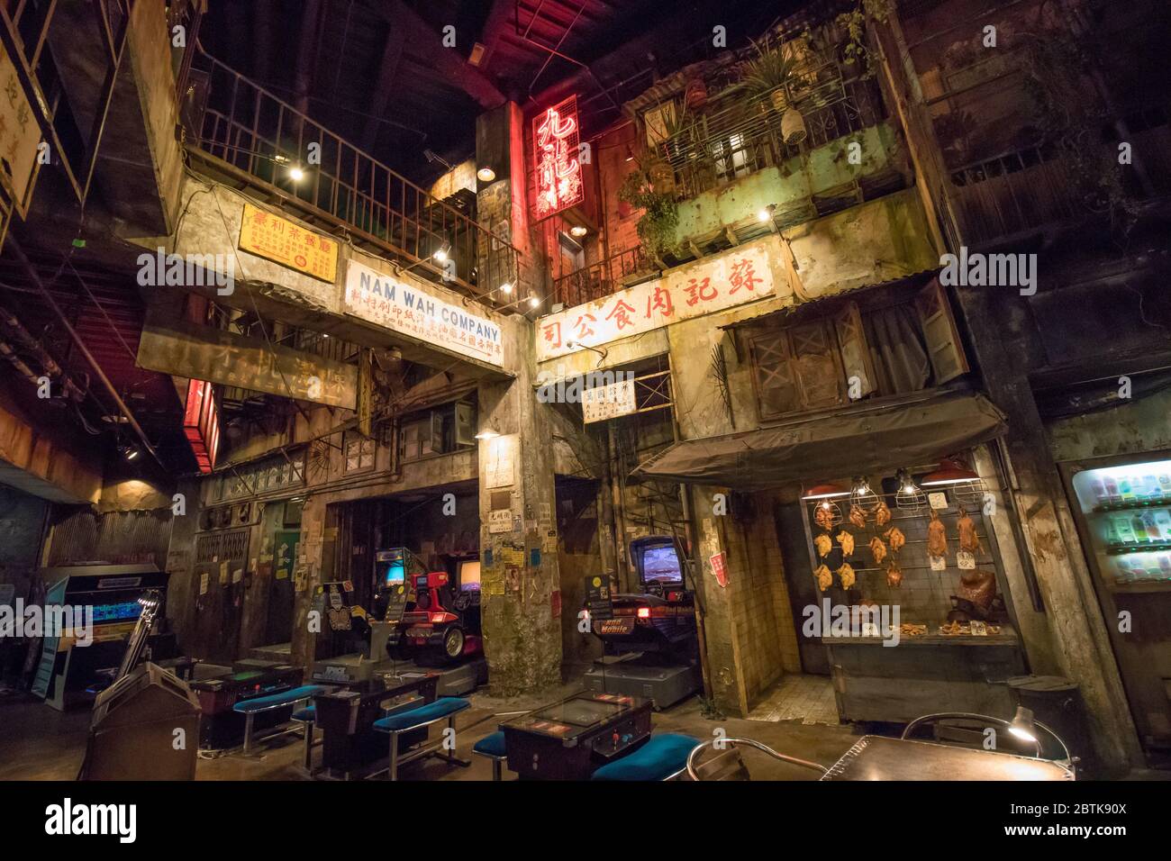 Anata no Warehouse, Kawasaki. Eine dystopische Videospielhalle, die sich an der Stadtmauer von Kowloon befindet. Tokio, Japan Stockfoto
