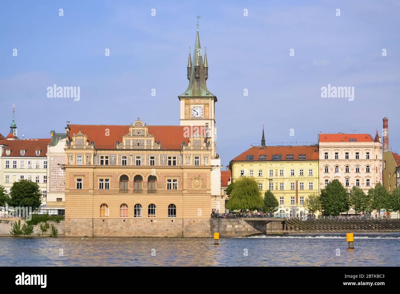Detail von Prag mit seinen schönen alten Architektur durch den Fluss des Vltava Stockfoto