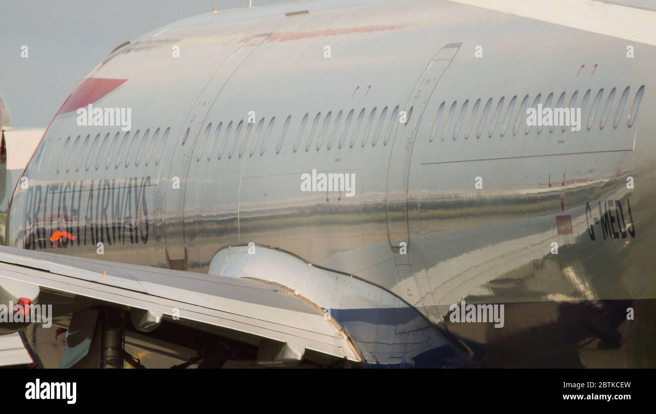 Glasgow, Schottland, Großbritannien. Mai 2020. Im Bild: Auf unbestimmte Zeit durch die Sperrung des Coronavirus (COVID19) begründet, die verheerende Auswirkungen auf die Fluggesellschaft und die globale Luftfahrtindustrie hatte. Gesehen am Flughafen Glasgow eine Sammlung 14 Airbus A319/A320/A321 Flugzeuge auf dem Asphalt versiegelt gesehen. British Airways hat fast ein Viertel ihrer Mitarbeiter entlassen, um ihre rasend steigenden Kosten zu senken, während ein Bruchteil ihrer Flotte in Betrieb ist. Quelle: Colin Fisher/Alamy Live News Stockfoto