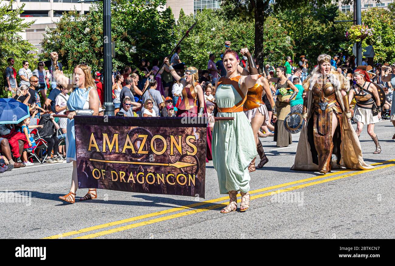 ATLANTA, Georgia - 31. August 2019: Die jährliche DragonCon Parade zieht über 30.000 Teilnehmer und doppelt so viele Zuschauer Stockfoto