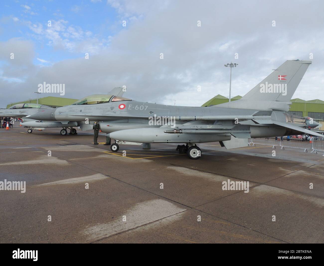 E-607, eine Lockheed Martin F-16AM Fighting Falcon, die von der Royal Danish Air Force betrieben wird, auf statischer Anzeige bei RAF Leuchars im Jahr 2013. Stockfoto