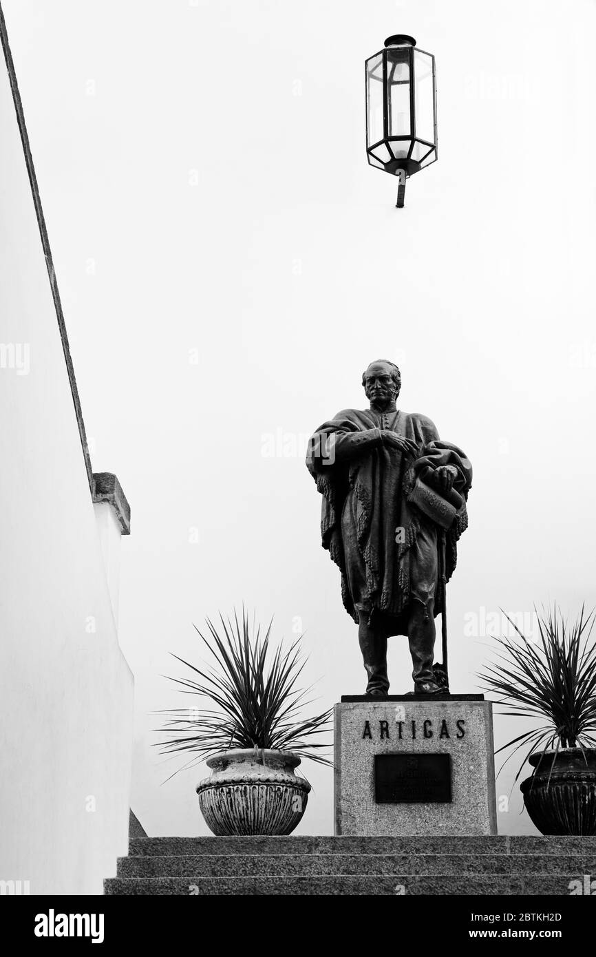Statue von Jose Artigas in Cabildo de Montevideo auf der Plaza Constitucion, Altstadt, Montevideo, Uruguay, Südamerika Stockfoto