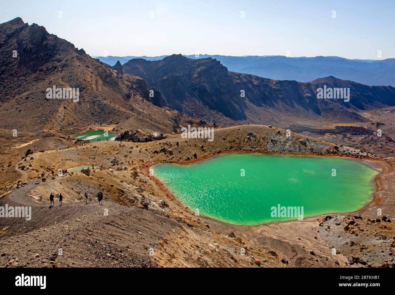 Tongariro Alpine Crossing Wanderer an den Emerald Lakes Stockfoto