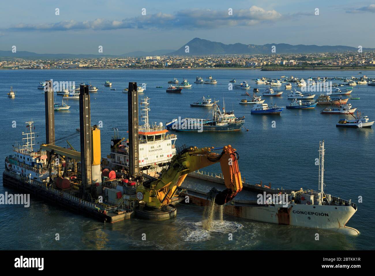 Bagger, Hafen von Manta, Provinz Manabi, Ecuador, Südamerika Stockfoto