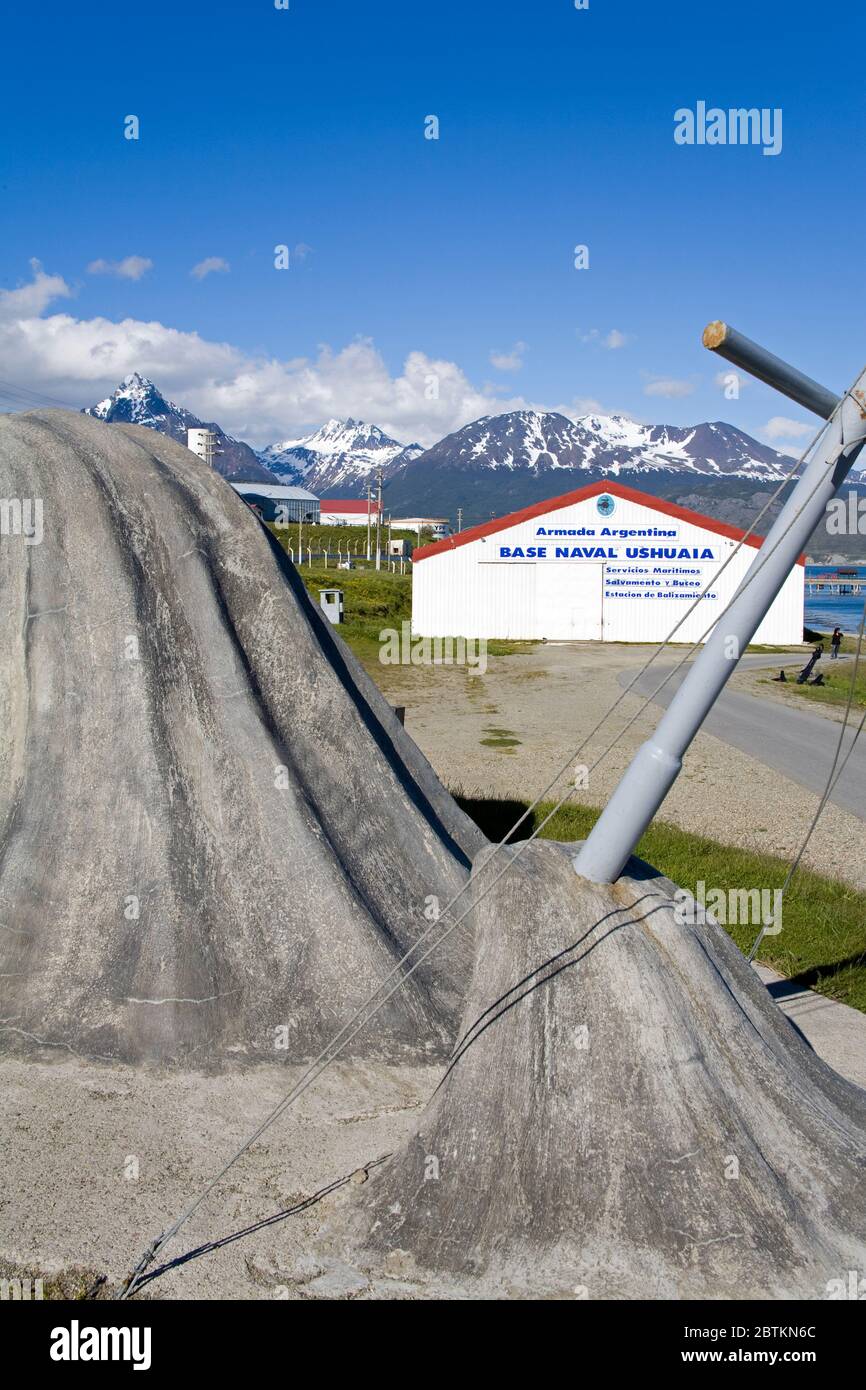 Fournier-Denkmal & argentinischer Marinestützpunkt in Ushuaia, Feuerland, Patagonien, Argentinien Stockfoto