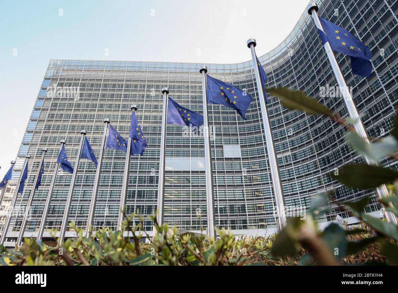 EU-Flaggen vor dem Europäischen Parlament, Brüssel, Belgien - 02. März 2011 Stockfoto