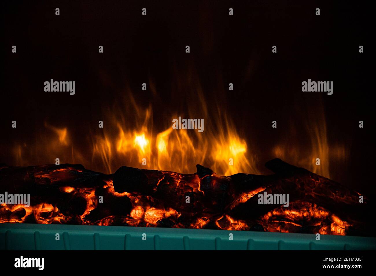 Ein Feuer im Kamin Stockfoto