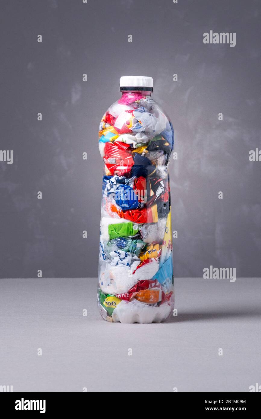 Plastikbeutel Behälter Flasche Stockfoto