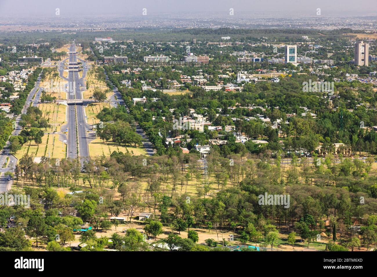 Blick auf Islamabad, von Daman-e-Koh, Garten auf dem Hügel. Margala Hills, Islamabad, Islamabad Capital Territory, Pakistan, Südasien, Asien Stockfoto