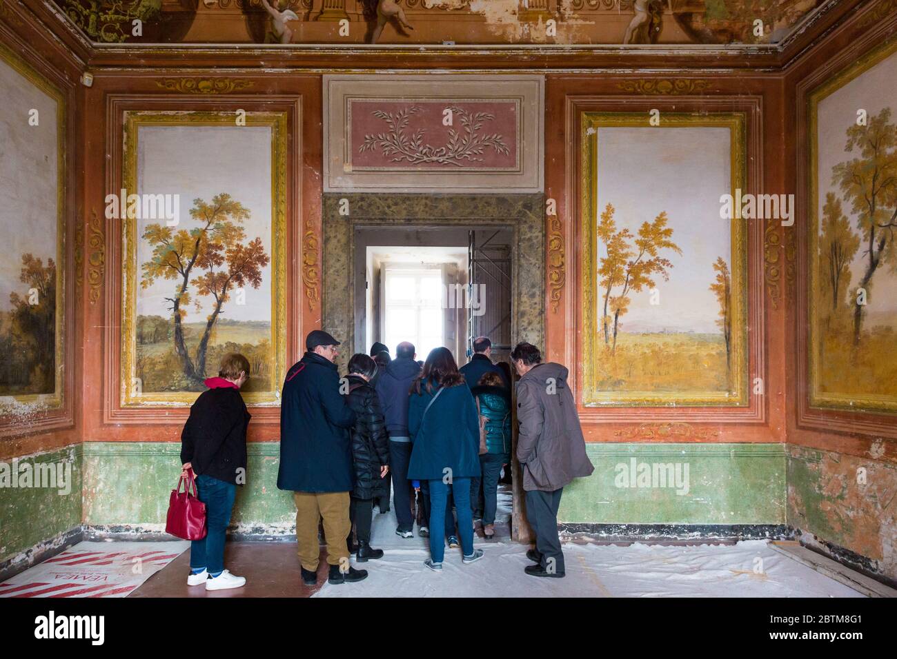 CARDITELLO, ITALIEN - der Palast aus dem 18. Jahrhundert auf dem königlichen Anwesen von Carditello ist ein kleiner Palast in San Tammaro, Kampanien Stockfoto