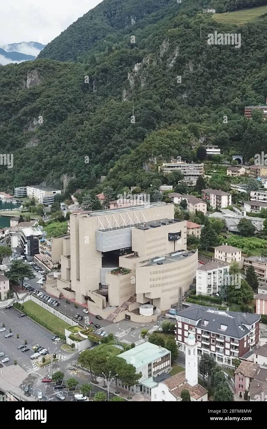 Casino di Campione D'Italia von der Drohne aus gesehen (Davide Salerno/Fotograf, Campione D'Italia - 2018-07-27) ps das Foto kann in Bezug auf den Kontext, in dem es aufgenommen wurde, verwendet werden, Und ohne diffamierende Absicht der Dekoration der vertretenen Personen (Davide Salerno/Fotograf, Photo Archive - 2020-05-27) p.s. la foto e' utilizabile nel rispetto del contesto in cui e' stata scattata, e senza intento diffamatorio del decoro delle persone rappentate Stockfoto