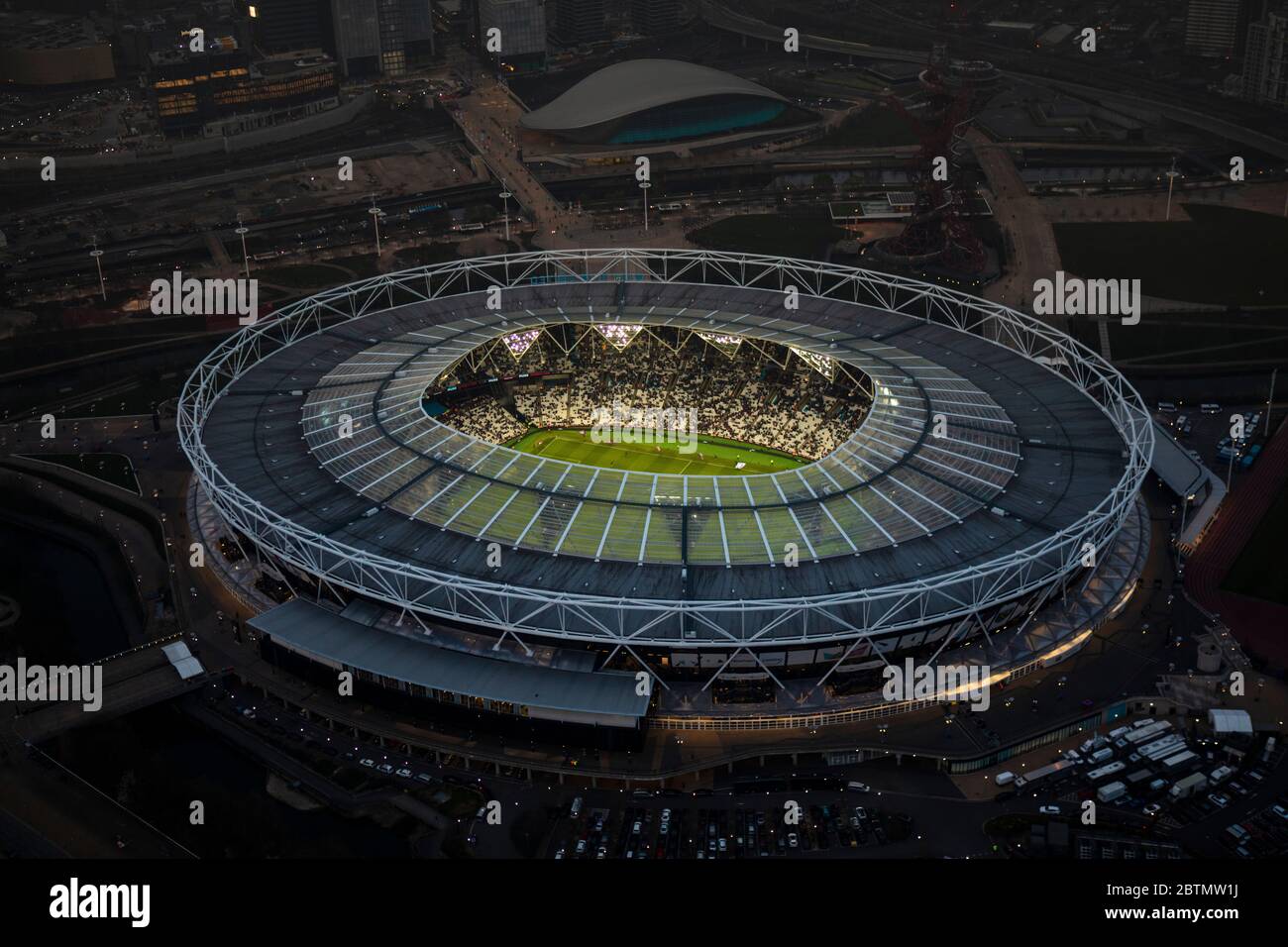 Luftaufnahme des London Bridge Stadions, London UK in Dusk Stockfoto