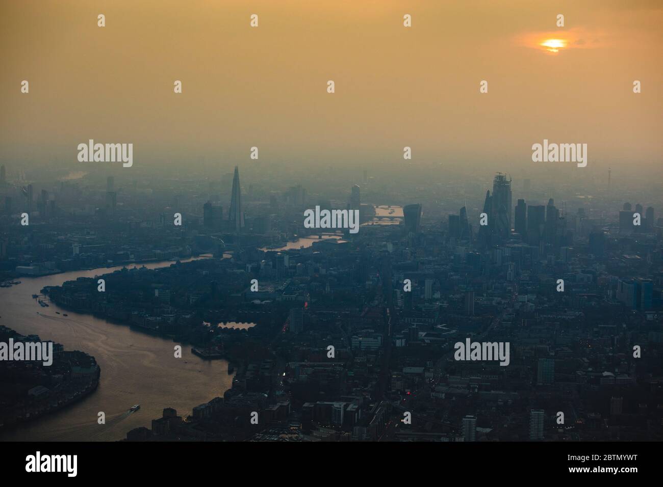 Londons Skyline bei Dusk Stockfoto
