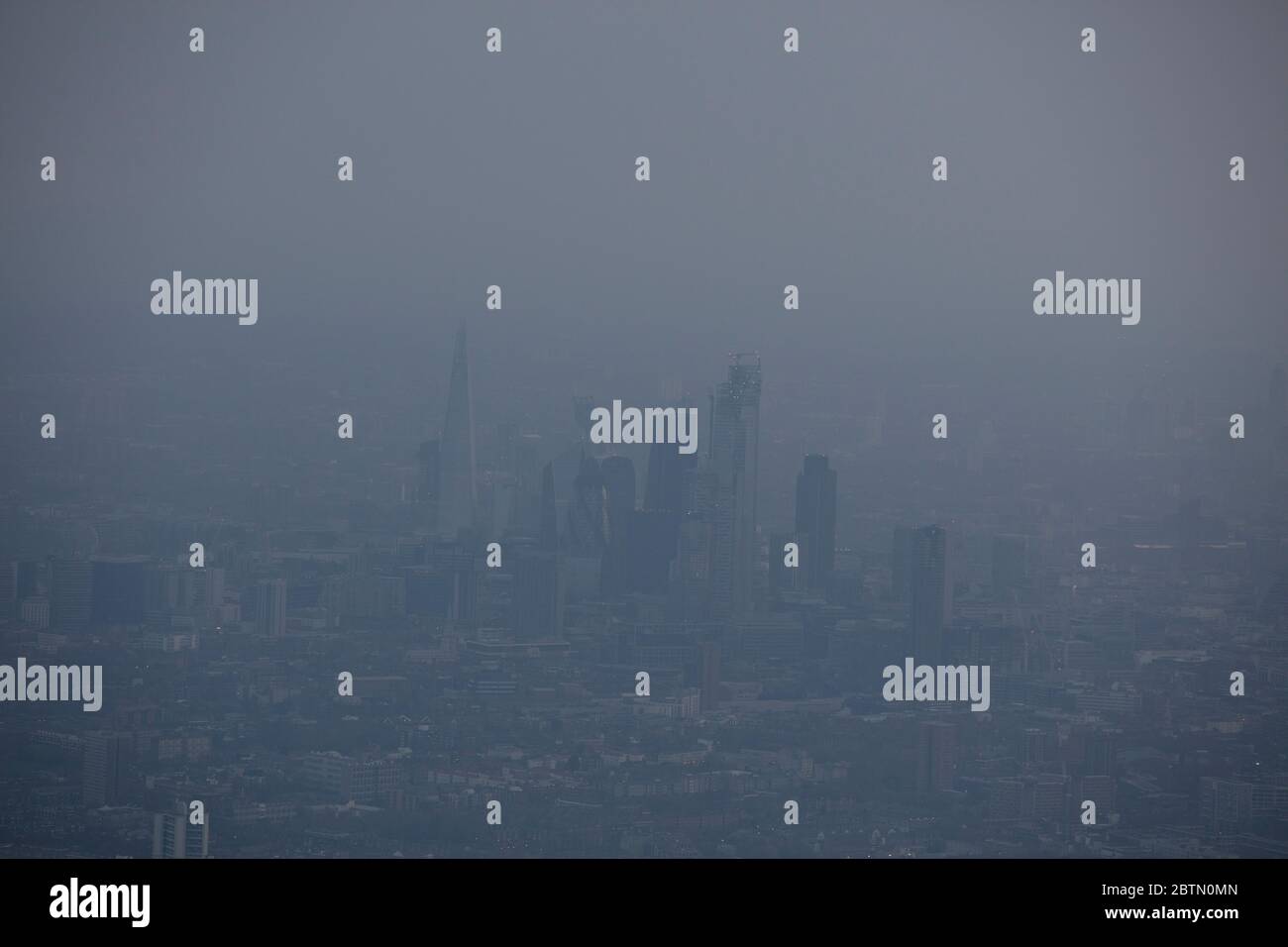 Abenddämmerung Luftaufnahme des Londoner Finanzdistrikts Stockfoto