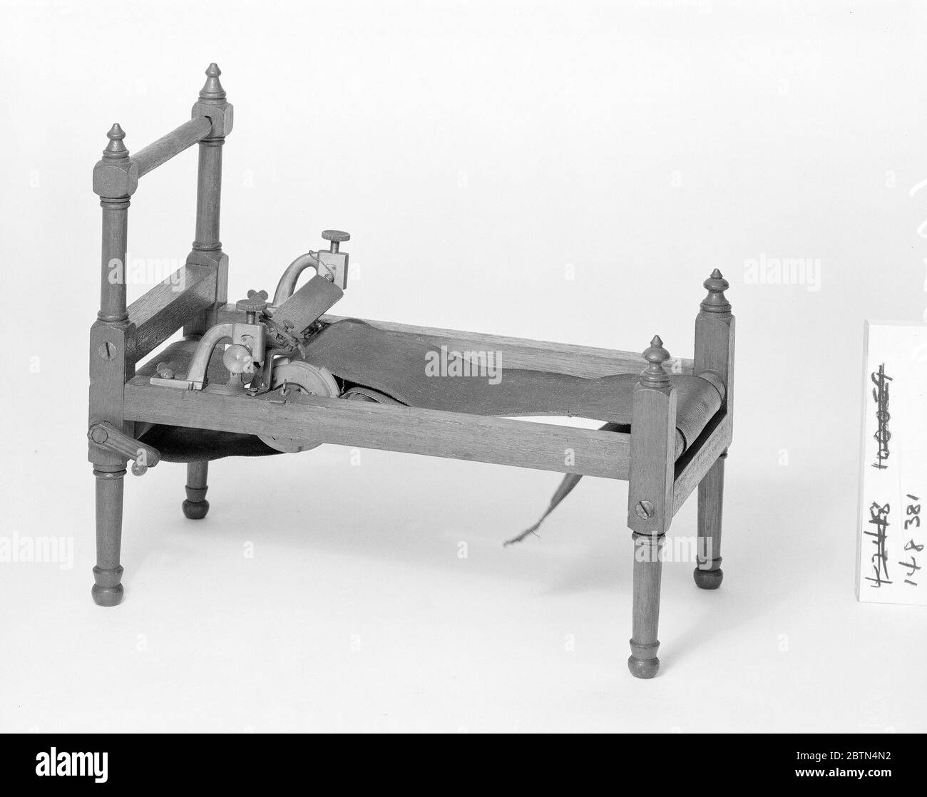 Patentmodell einer Penreging-Maschine. Dieses Patentmodell zeigt eine Erfindung für eine Stiftregellmaschine, die mit der Patentnummer 148381 patentiert wurde. Stockfoto