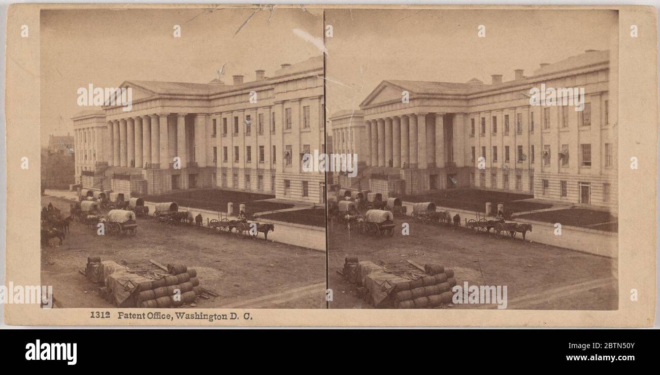 Patentamt Washington DC. Das Gebäude des US-Patentamts ist das drittälteste öffentliche Gebäude in Washington. Kurz vor dem Bürgerkrieg beherbergte das Gebäude Bürogebäude und Ausstellungshallen, die mit Patentmodellen gefüllt waren, die in Glasvitrinen ausgestellt waren. Stockfoto
