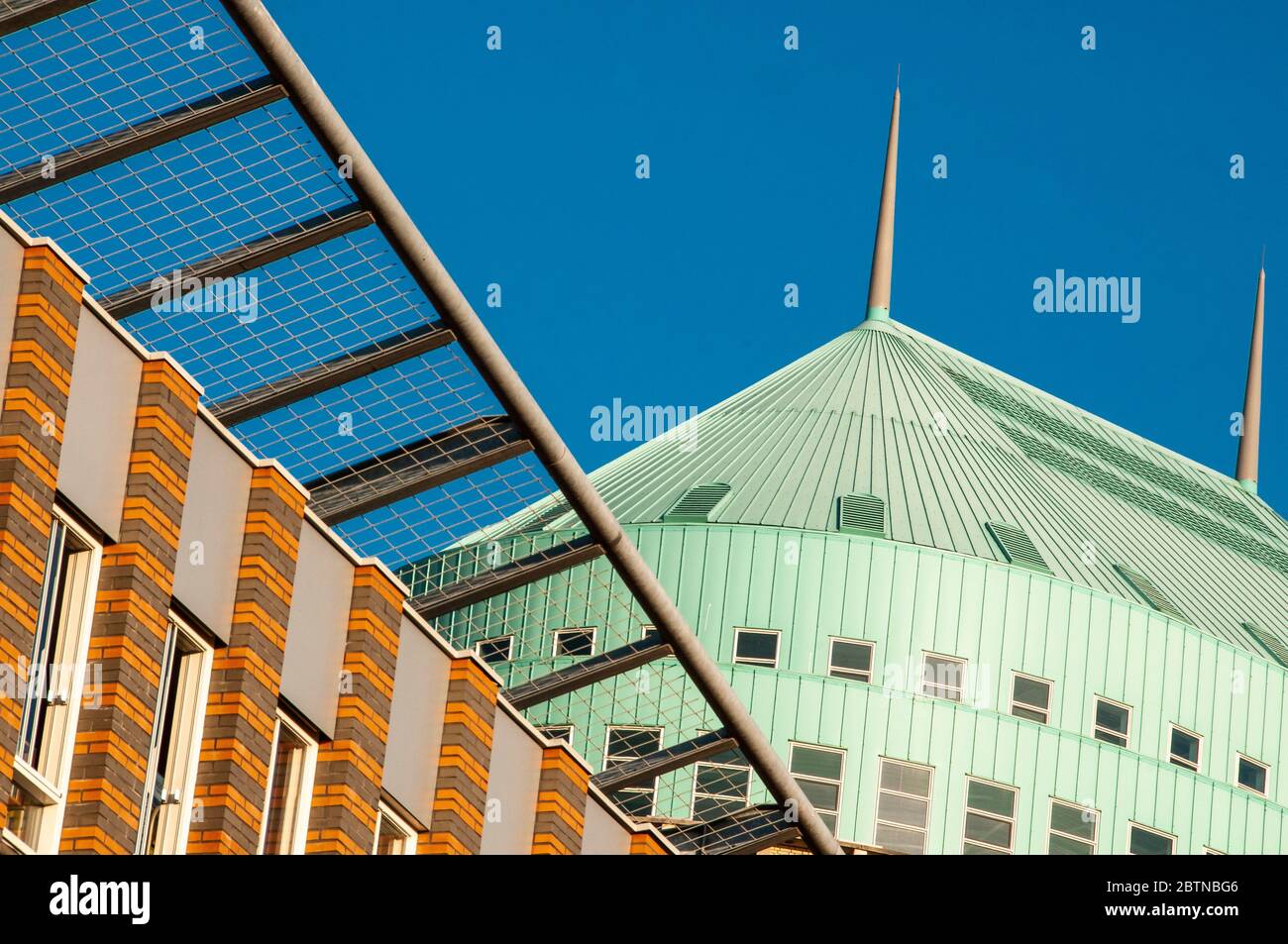 Turfmarkt/Wijnhaven, Den Haag und Umgebung. De Resident ist ein Großprojekt in Spuikwartier. Wohnungswesen Regierung, Wirtschaft, Sozial- und nicht- Stockfoto