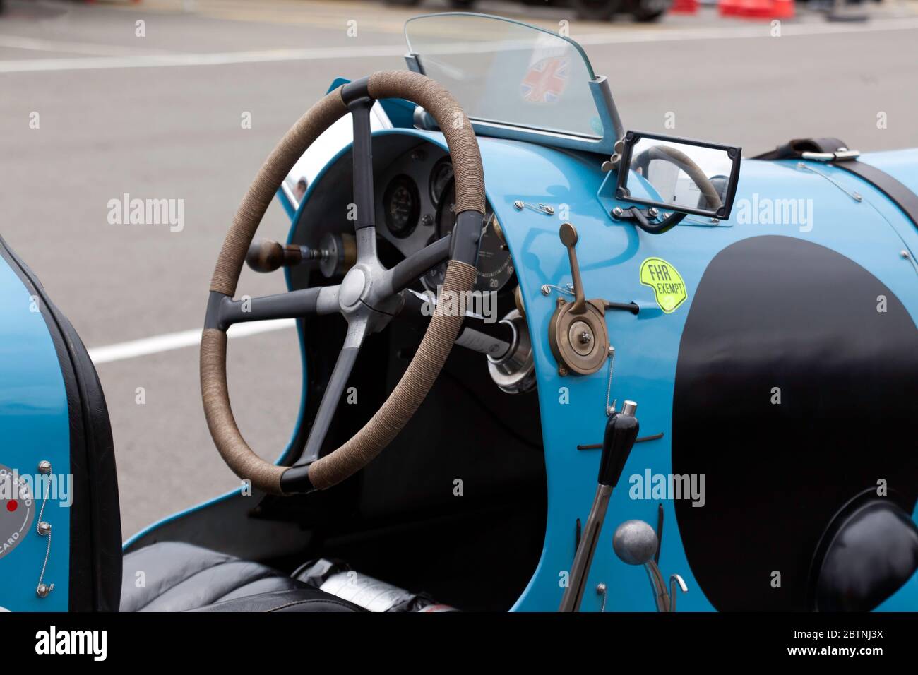 Das Cockpit eines David Ayre's, 1934, Barnato Hassan Special, der auf die Qualifying-Session der Bentley Centenary Trophy für Pre-war Sport Cars wartet Stockfoto