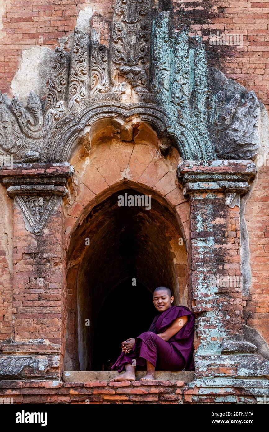 Ein Neumonk im Dhammayangyi Tempel, Bagan, Mandalay Region, Myanmar. Stockfoto