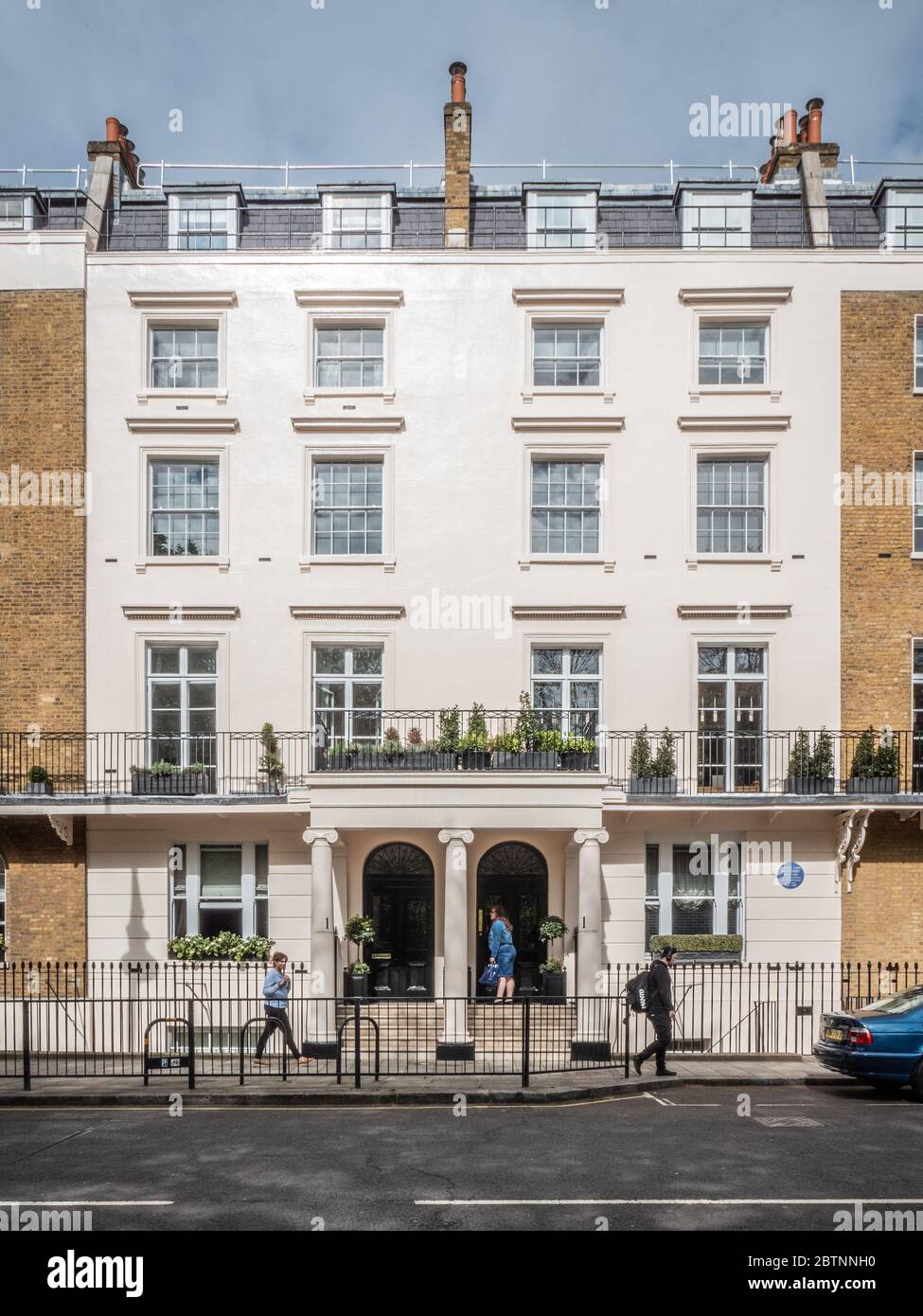 Typische georgische Stadthäuser im wohlhabenden Stadtteil Belgravia in West-London. Stockfoto