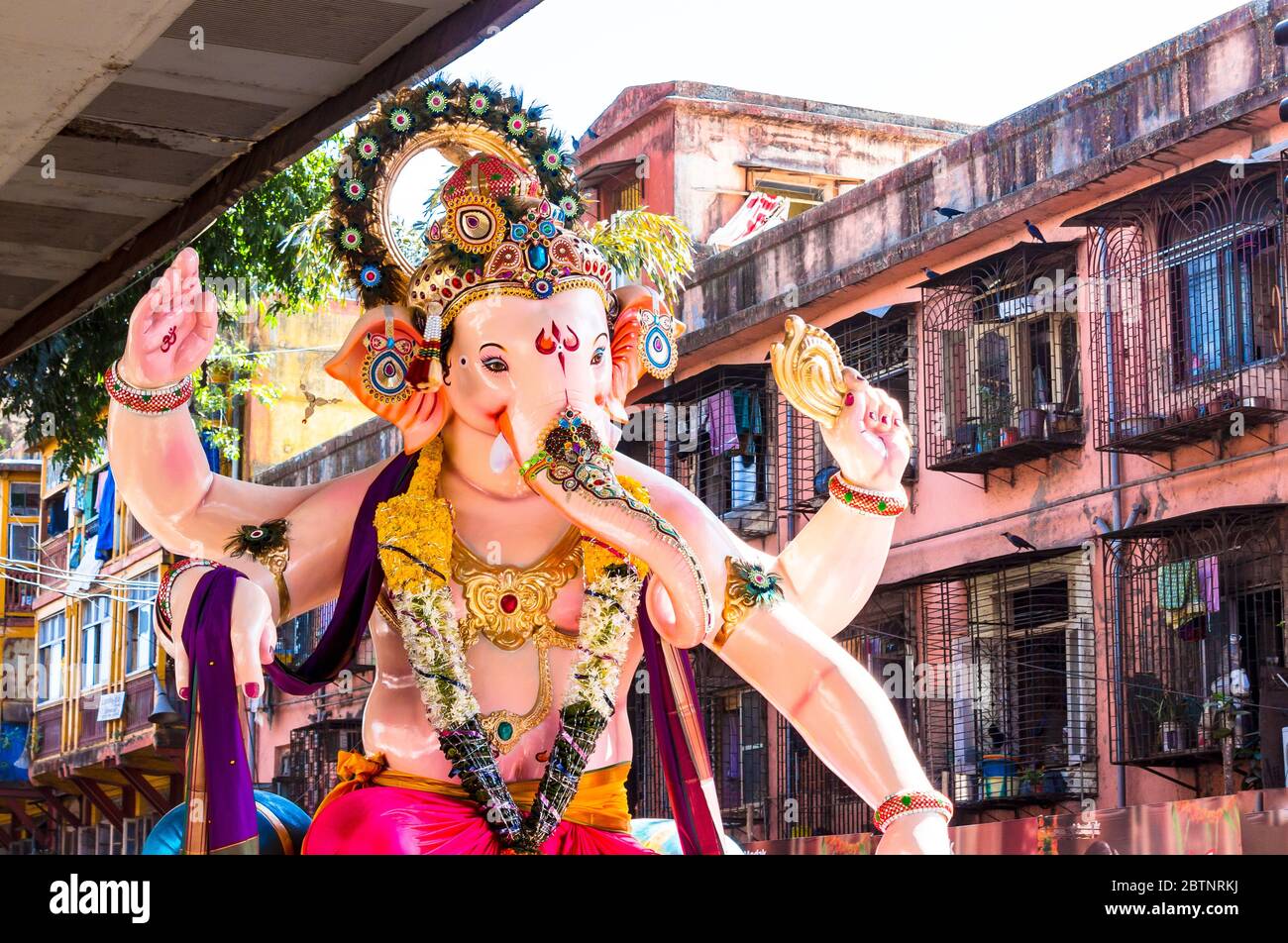 Lord Ganesha auf der Straße von Mumbai anlässlich Ganesh Chaturthi in Maharashtra Indien. Das Festival wird in den Bundesstaaten Maharashtra gefeiert. Stockfoto