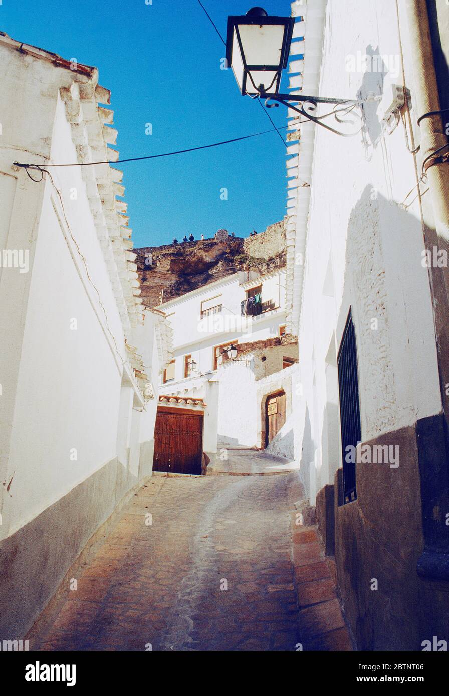 Straße. Alcala del Jucar, Provinz Albacete, Castilla La Mancha, Spanien. Stockfoto