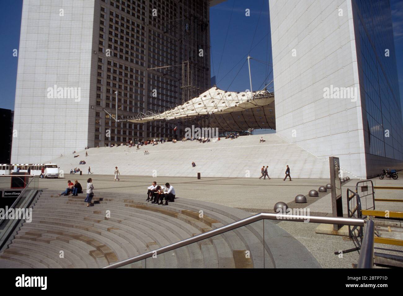 Stufen von La Grande Arche de la Defense, Paris, Frankreich, Bild 1982 Stockfoto