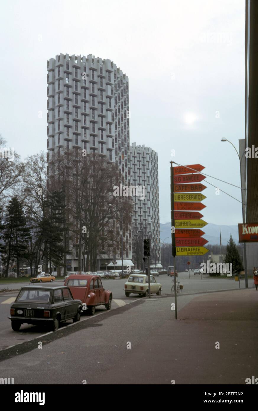 Wohnblock im Stadtzentrum von Grenoble, Frankreich, abgebildet im Jahr 1974 Stockfoto