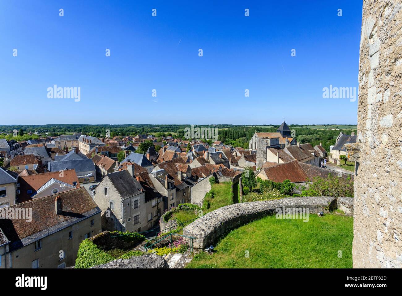 Frankreich, Indre, Chatillon sur Indre, Blick auf die Stadt vom Schloss // Frankreich, Indre(36), Châtillon-sur-Indre, vue sur la ville depuis le château Stockfoto