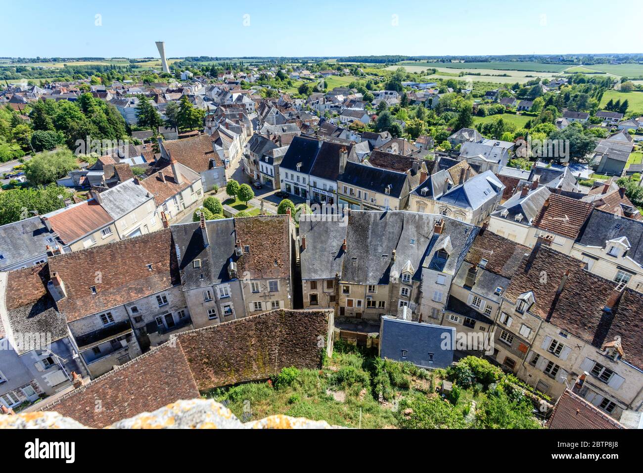 Frankreich, Indre, Chatillon sur Indre, Blick auf die Stadt vom Schloss // Frankreich, Indre(36), Châtillon-sur-Indre, vue sur la ville depuis le château Stockfoto