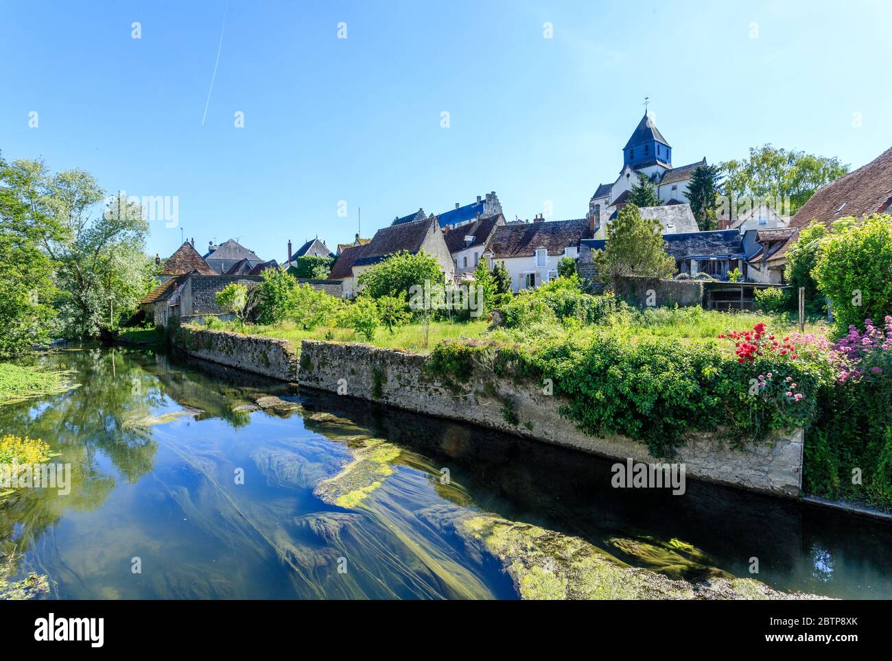 Frankreich, Indre, Chatillon sur Indre, Häuser am Fluss Indre // Frankreich, Indre(36), Châtillon-sur-Indre, Maisons le long de l'Indre Stockfoto