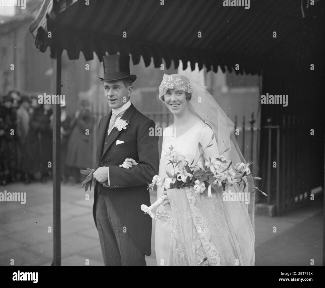 Hochzeitskapitän Sir Malcolm MacGregor von MacGregor, BT C B, C M G, Royal Navy von Edinchip, Lochearnhead, Perthshire und Miss Cylla Rollo wurden in St. Margaret ' s, Westminster verheiratet 22 Januar 1925 Stockfoto