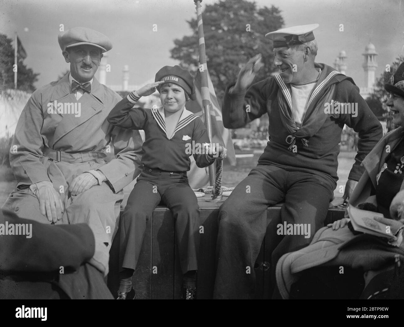 Jackie Coogan im Wembley. Jackie Coogan würdigt den Jubel der Menge. 15. September 1924 Stockfoto