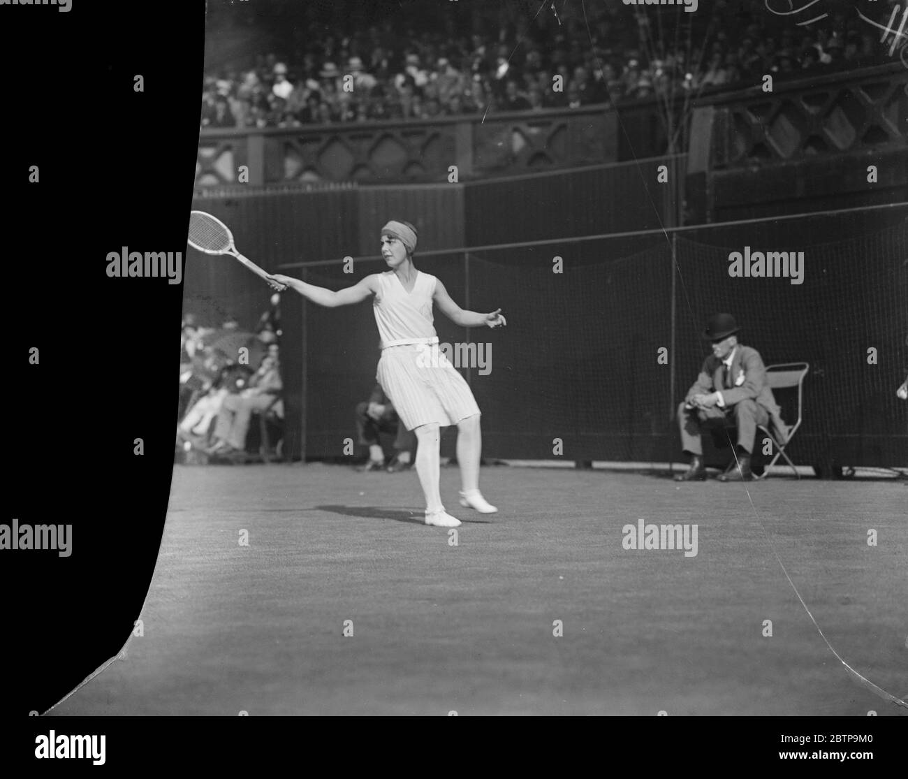 Rasentennis in Wimbledon. Fraulein Aussem im Spiel. 22 Juni 1927 Stockfoto