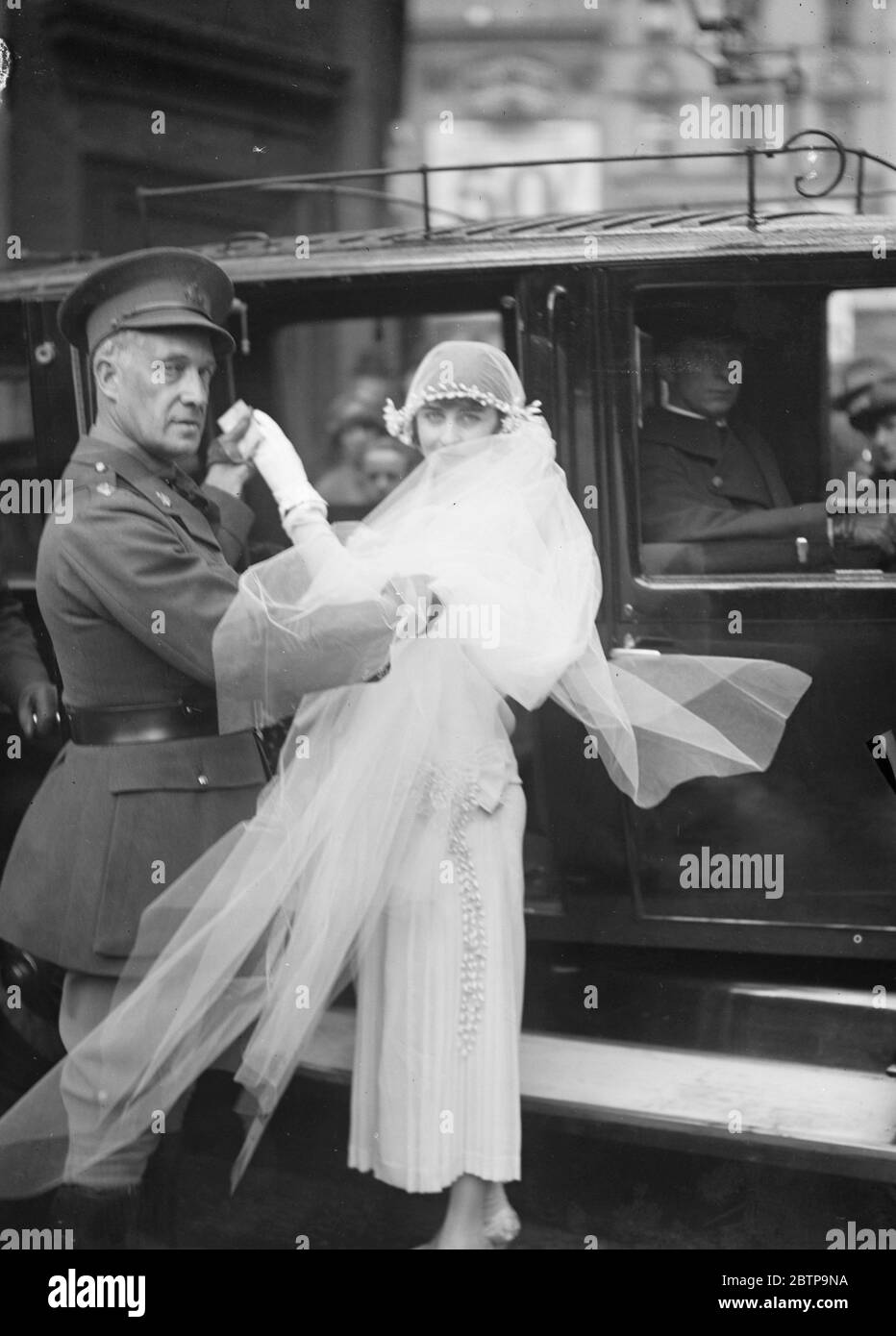 Hochzeit . Die Hochzeit fand in der Königlichen Kapelle von Herrn V. Beveridge und der Gräfin Julieta Fera de Cerrini statt. Braut und Bräutigam . März 1927 Stockfoto