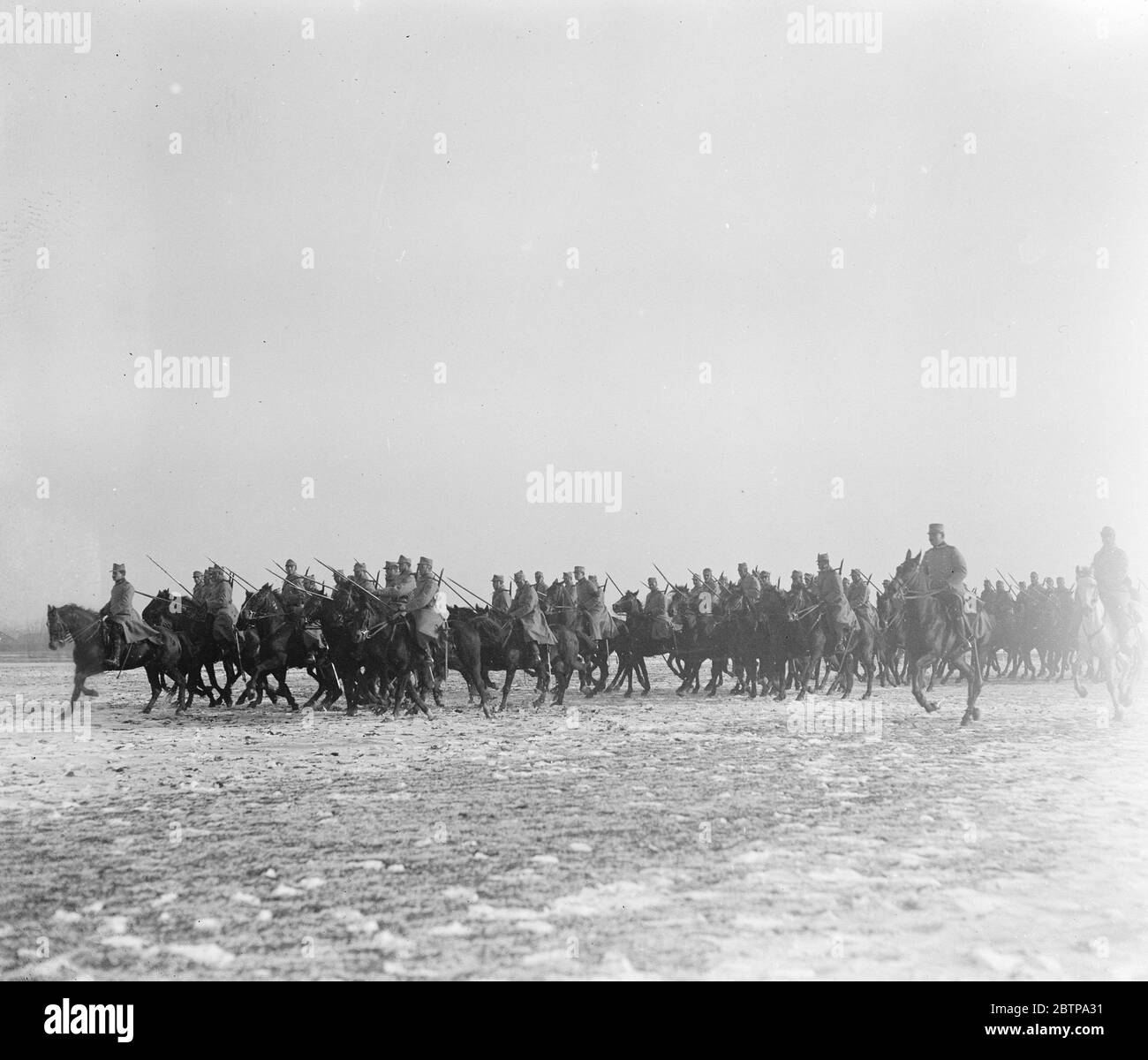 Rumänische Armee . Rumänische Kavallerie in Ladung auf ihren Reittieren . 1915 Stockfoto