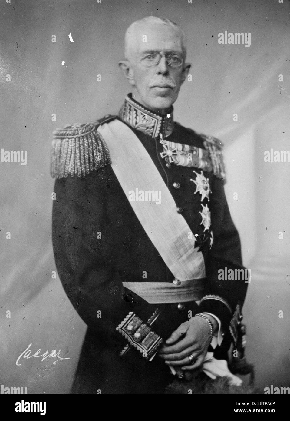 Königliche septuagenarian . Der König von Schweden, der siebzig am 16. Juni sein wird. Das offizielle Geburtstagsporträt . 15 Juni 1928 Stockfoto