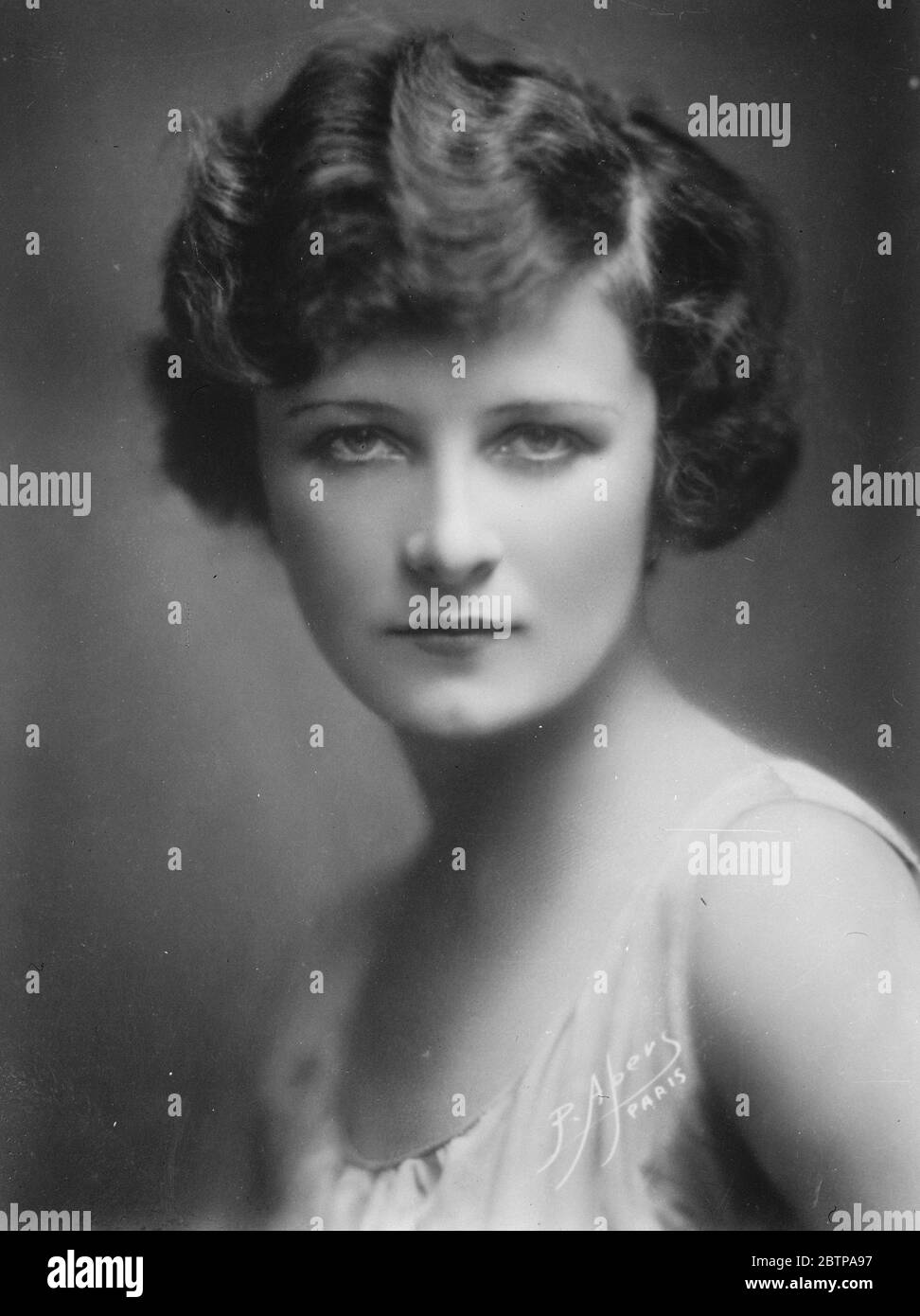 Das perfekte Französisch Mädchen. Mlle Regine Bouet, dessen Porträt nun in einer Pariser Galerie ausgestellt, wurde von einem Mix-Ausschuss gekrönt. 25. April 1928 Stockfoto