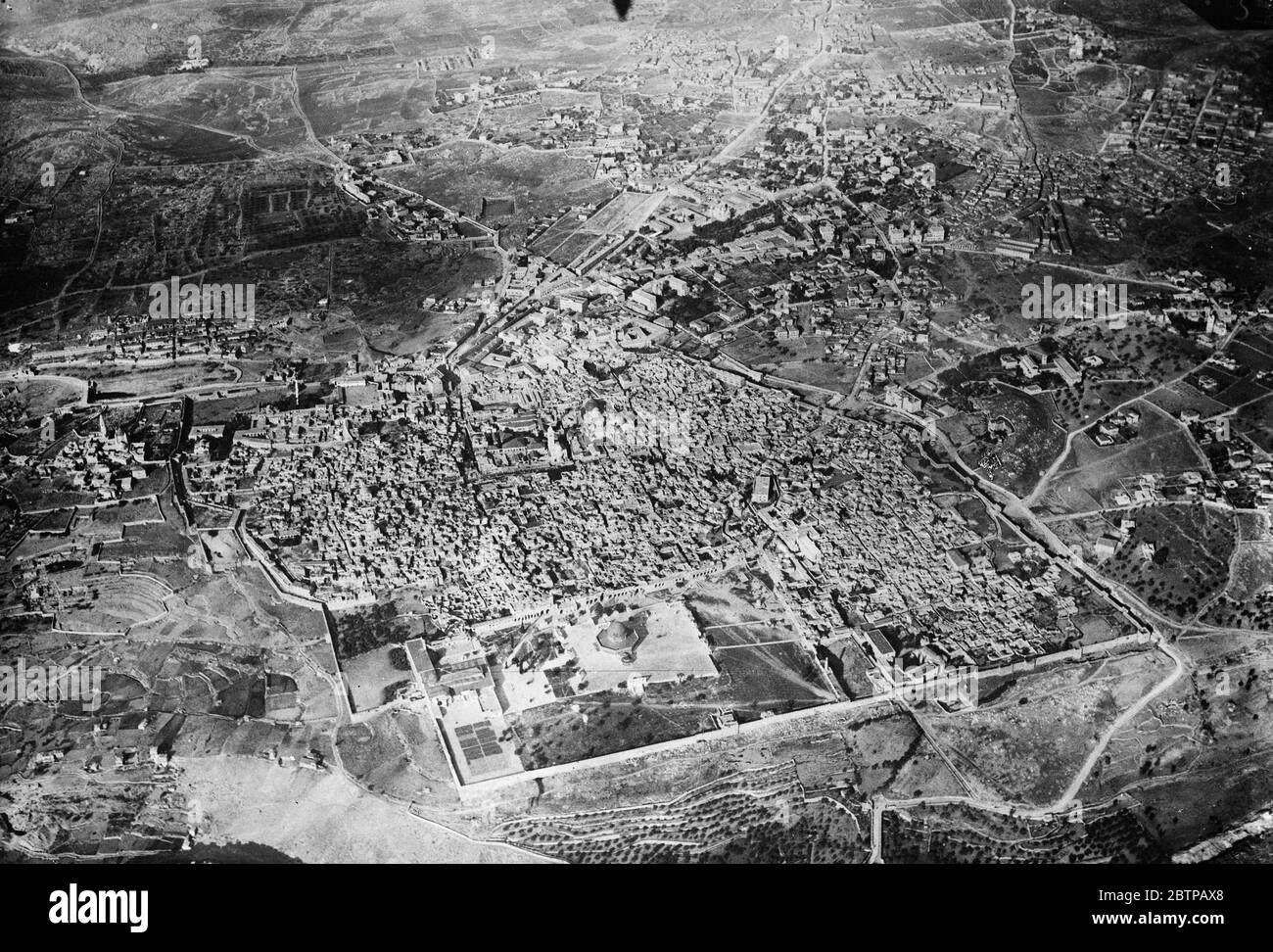 Die palästinensischen Unruhen . Eine beeindruckende Luftaufnahme der gestörten Stadt, wo Hunderte von Verletzten während der jüngsten Kämpfe aufgetreten sind. Der Tempelplatz ist im Vordergrund zu sehen. September 1929 Stockfoto